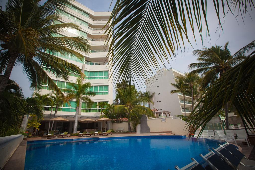 Banderas Suites Бусериас Экстерьер фото